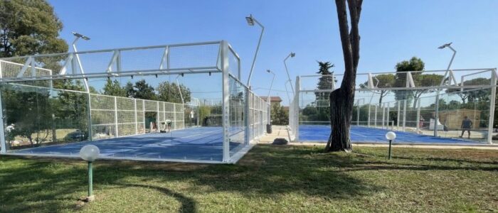 campo padel montaggio vetrate
